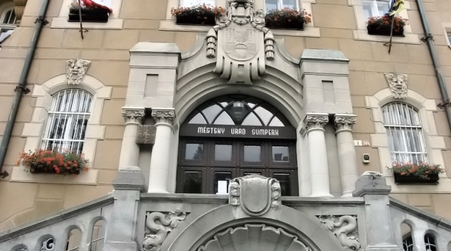Za neplnění termínů radnice v Šumperku předepisuje sankce
