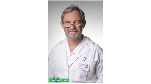 Primář Ivan Schlemmer představuje novinku na očním oddělení