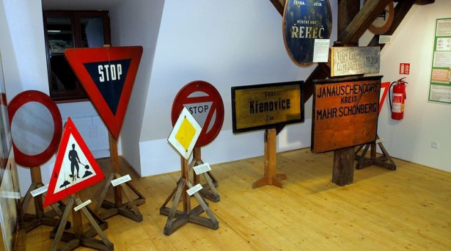 Za historií dopravního značení do Muzea silnic ve Vikýřovicích