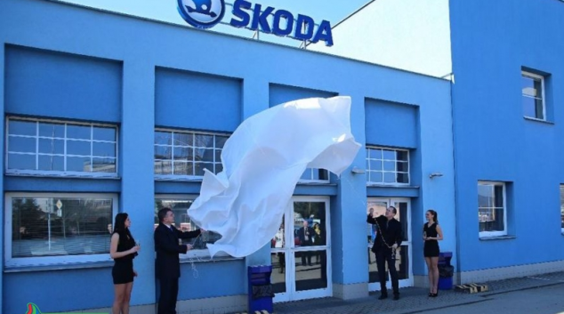 Na šumperském Parsu se skví legendární logo s okřídleným šípem a nápis Škoda