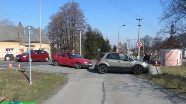 Řidič ve Zlatých Horách nedodržel bezpečnou vzdálenost