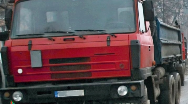 Zloděj šel ve Velkých Losinách po autobateriích