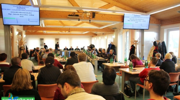 Šumperáci přihlíželi jednání zastupitelů v nově upravené zasedačce