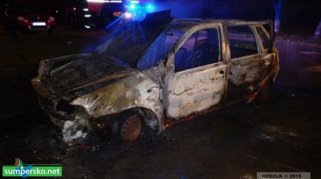 Noční požár osobního auta v Mohelnici