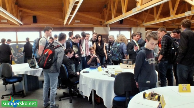 Motto studentského veletrhu „Škola do firmy, firma do školy“