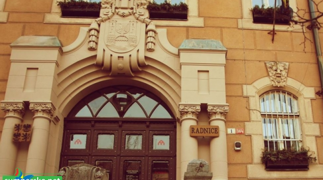 Peticemi bombardují občané šumperskou radnici