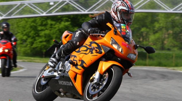 O školení motorkářek byl mimořádný zájem