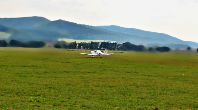 Na Zábřežsku přistálo nouzově malé letadlo na poli