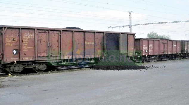 Do kolejiště se vysypalo 9,5 tun uhlí