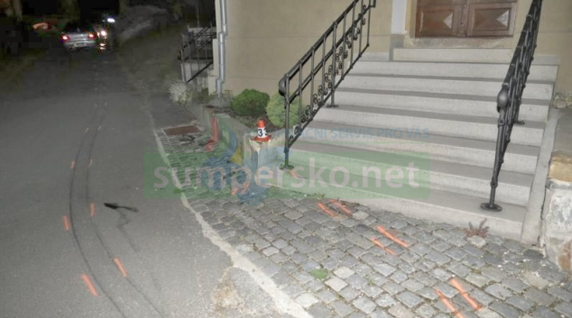 Opilého řidiče při noční jízdě „zbrzdila“ kaplička v Hněvkově