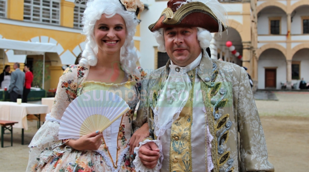 Přípravy na zámecký bál ve Velkých Losinách vrcholí