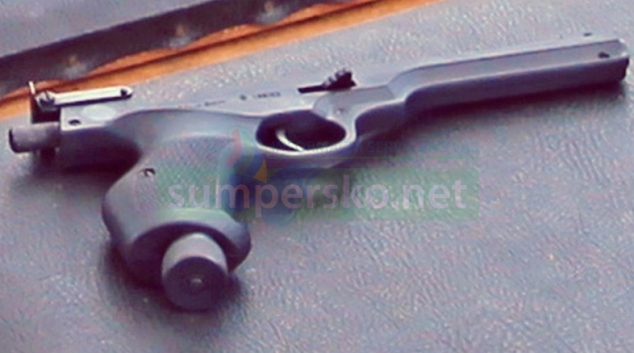 Zákazník v Olomouci na prodavačku namířil střelnou zbraň