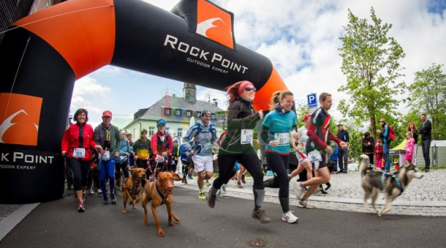 Běžci se chystají zdolat Boží Dar