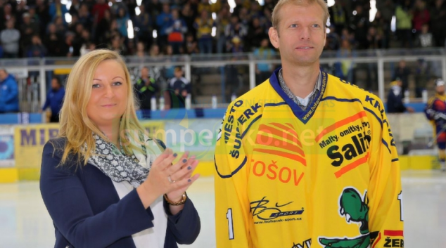 HOKEJ: Prezidentka Draků Lucie Velčovská a sportovní manažer HC Dynamo Pardubice Dušan Selfický