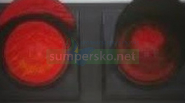 Řidiči hrají před jesenickou hasičárnou ruskou ruletu