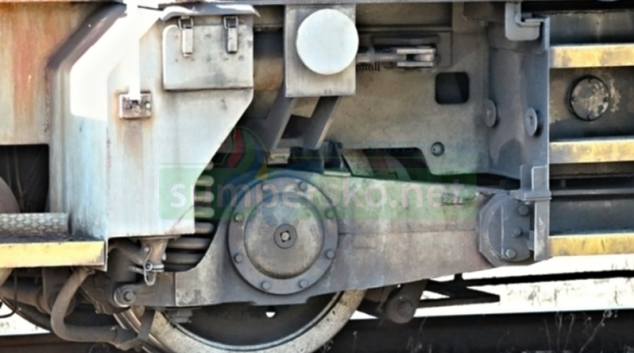 Nákladní vlak na Hanušovicku najel do stromu