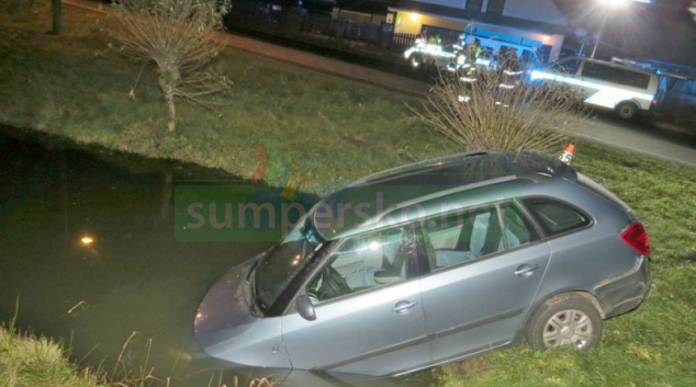 Místní občan nepomohl opilému řidiči vytáhnout auto z rybníku