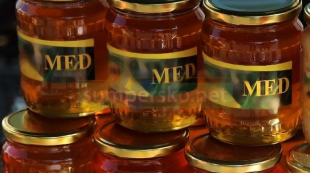 Inspektoři odhalili na českém trhu antibiotika v medu