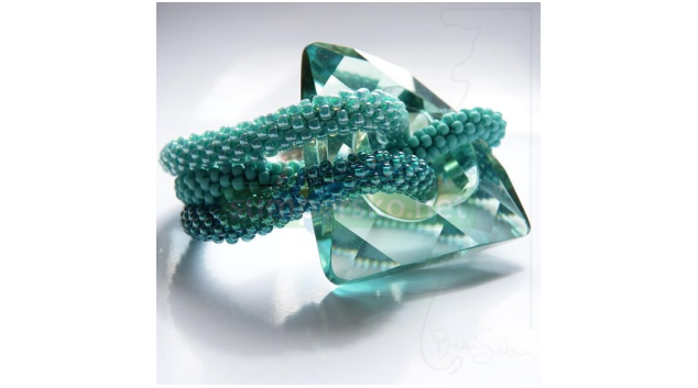 Retro se zahalí do šperků Petry Kašparové