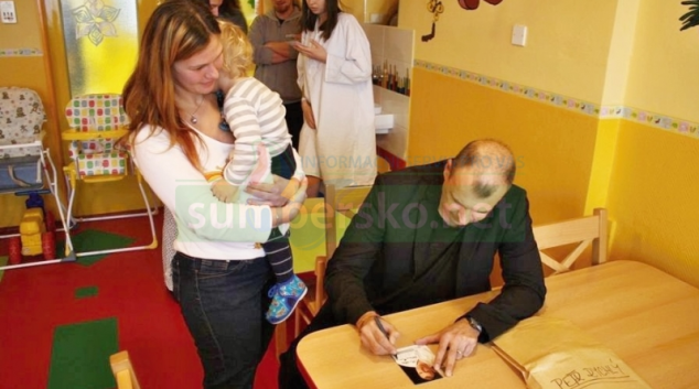 Petr Rychlý potěšil pacienty v Nemocnici Šumperk