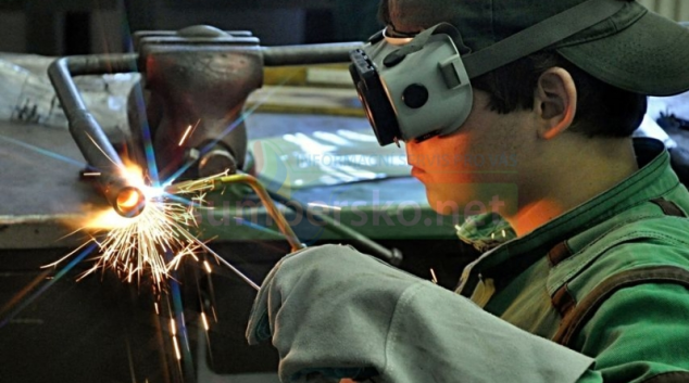 Největší vánoční strom v Šumperku bude v „učňáku“