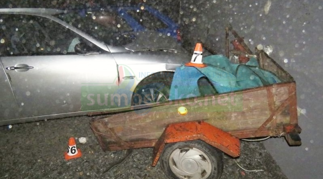 Řidič v Kopřivné čelně narazil do odstaveného vozíku