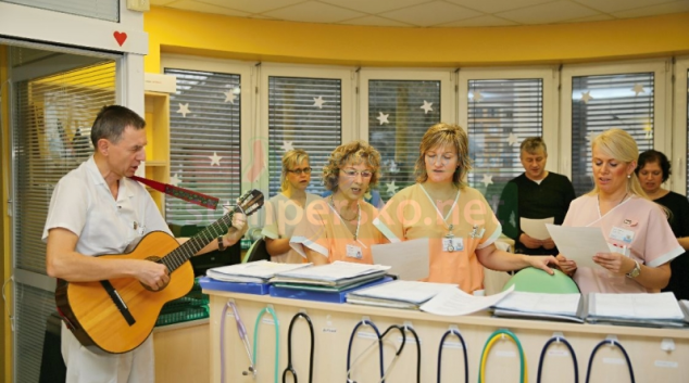 Primář Petr Schlemmer:„Společně takto zpíváme každý rok téměř dvacet let“