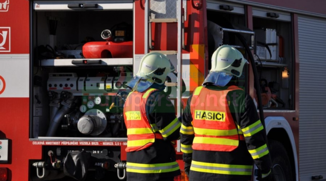 Ani Štědrý den se neobešel bez pomoci hasičů u dopravních nehod