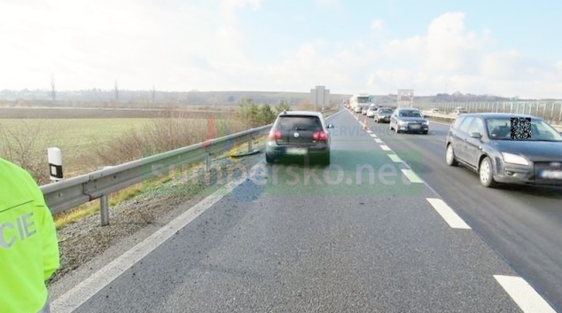 Policie se obrací na svědky dopravní nehody na D35