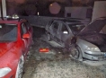 V Mohelnici hořela dvě osobní auta