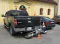 Na Jesenicku havarovali řidiči osobních aut, motocyklů i cyklisté