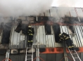 Šest jednotek hasičů několik hodin likvidovalo požár v Uničově 