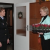 Policisté darovali vánoční hvězdy seniorům      zdroj foto: PČR