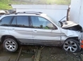 Luxusní vozidlo v Žulové čelně narazilo do rodinného domu