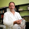 Olomoucký neurochirurg vyvinul unikátní meziobratlový implantát   zdroj foto: LF UP Olomouc