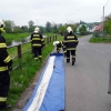 Na likvidaci ekologické havárie na Jesenicku se podílí také hasiči    zdroj foto: HZS Olk