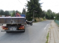 Řidič nákladního vozidla nedal v Jedlí přednost motocyklu