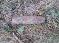 Nevybuchlý dělostřelecký granát ležel v lesním porostu
