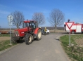 Střet osobního vozidla s traktorem u Moravičan