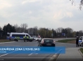 VIDEO: Lidé se snaží opouštět uzavřenou oblast na Litovelsku