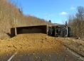 Nákladní souprava blokovala silnici na Šumpersku