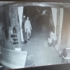 Maskovaný ozbrojený muž se procházel kolem cizího domu   zdroj foto: PČR
