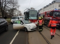 V centru Olomouce se střetla tramvaj s osobákem