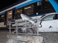 Srážka vlaku a auta s téměř milionovou škodou