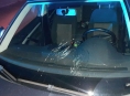 Podnapilý muž rozbil čelní sklo jedoucímu vozidlu