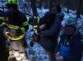 Hasiči v Mohelnici zachránili psa z hluboké štoly