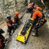 Když hasiči zachraňují z nejhlubší propasti světa   zdroj foto: HZSOLK