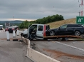 Nehoda tří vozidel na několik hodin omezila provoz na dálnici D 35