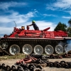 Hasičský tank vyprošťuje lávky z koryta Bělé   zdroj foto: HZS OLK