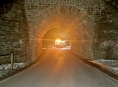 Před viaduktem havaroval